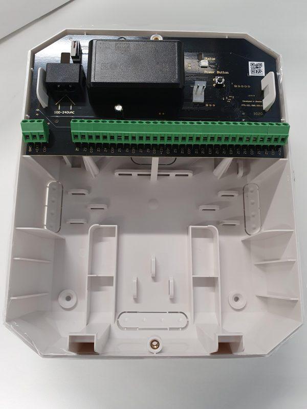 Ajax MultiTransmitter moduuli langallisten ilmaisimien ja laitteiden liittämiseksi Ajax turvajärjestelmään